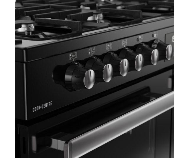 Bedieningsknoppen en LED-display met Maxi-Clock™ timer op Belling fornuis