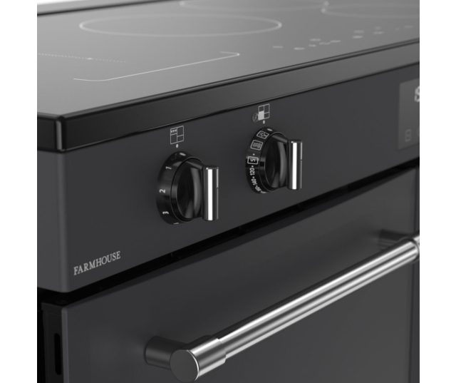 Stevige draaiknoppen en LED-display van de Belling FARMHOUSE 110Ei ANT