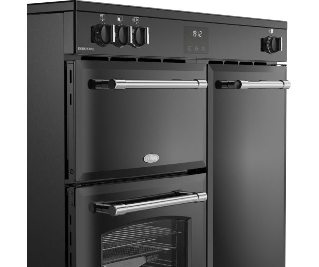 Belling zwart inductiefornuis met chromen details