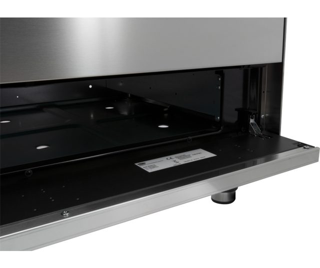 Praktisch is de opbergruimte onder de oven van de Boretti MFBG901IX/2