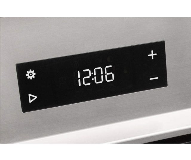 De klok van de Boretti ML9015IFSIX is digitaal en bevindt zich aan de voorzijde links