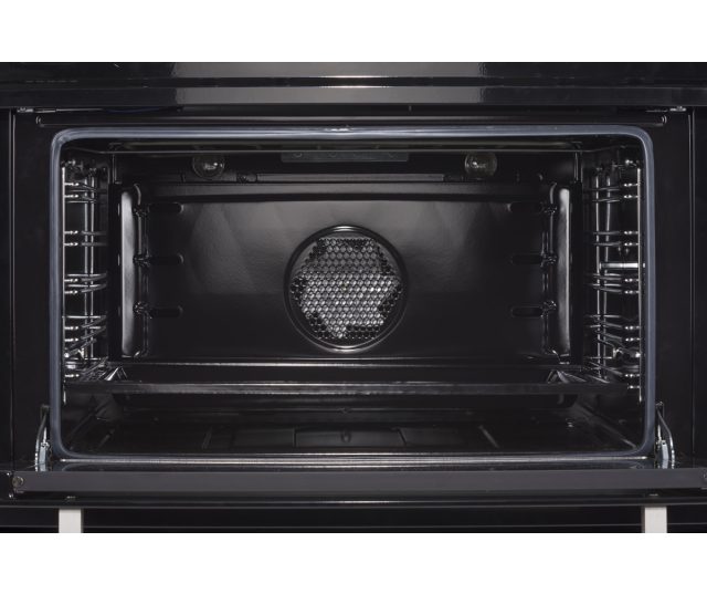Foto van de binnenzijde van de oven van de Boretti VPNR96ZW. Deze heeft een inhoud van 89 liter en een energieklasse A labl