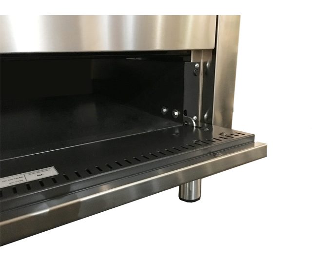Praktisch is de opbergruimte onder de oven van de Boretti VT946IX
