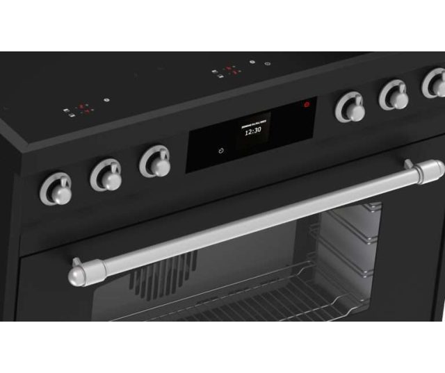 Close-up van knoppen en deurgreep Elementi di Cucina EC9036-MZ-S fornuis
