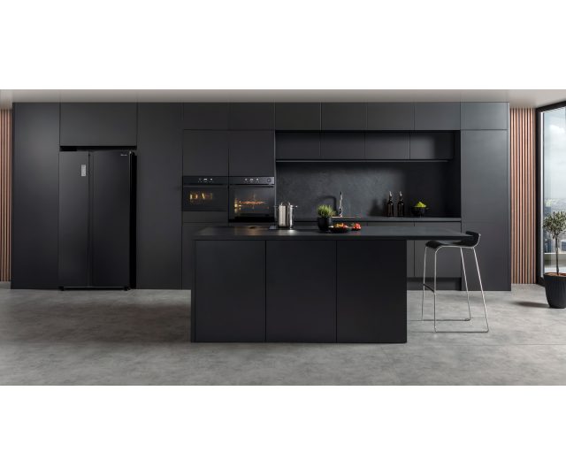 Hisense RS711N4AFE blacksteel side-by-side koelkast