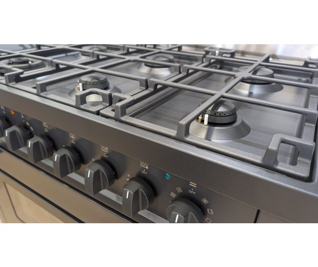 Bedieningselementen van ILVE Pro Line gasfornuis mat zwart met drukknoppen
