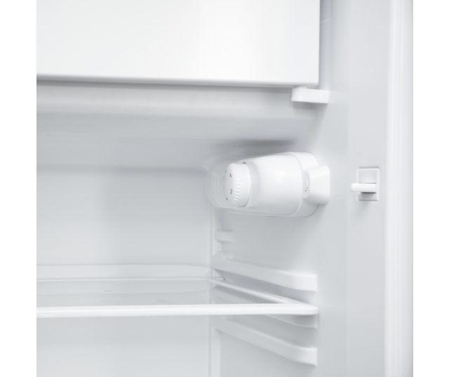 De bediening en de verlichting van de Inventum IKV1022S bevinden zich tegen de rechter zijwand