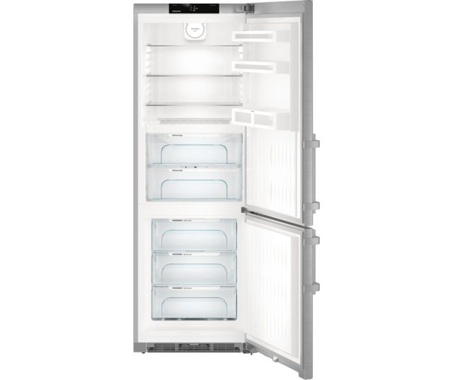 Het interieur van de Liebherr CBNef5735 koelkast roestvrijstaal