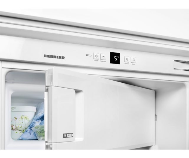 Het vriesvak en bedieningspaneel van de Liebherr IKBP3524 inbouw koelkast