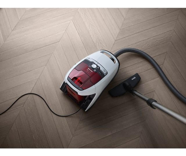 Praktisch is de actieradius van 11 meter bij de Miele Blizzard CX1 Jubilee EcoLine stofzuiger - wit