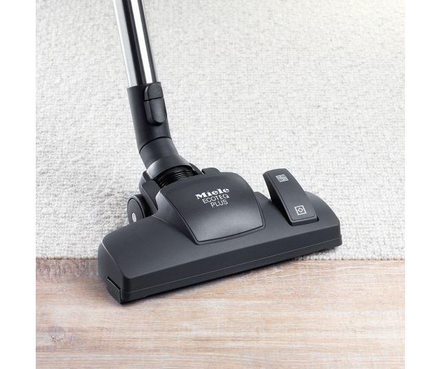 De Miele Blizzard CX1 Red Powerline heeft een EcoTeQ Plus-zuigmond voor energiezuinig stofzuigen en een goede reiniging