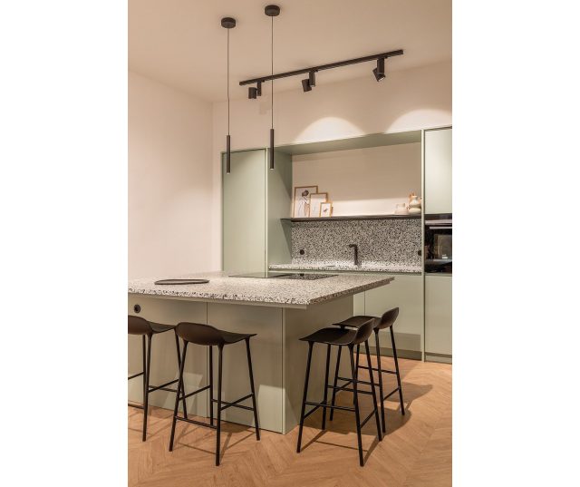 Novy Shelf Mineral Black 155cm keuken verlichting