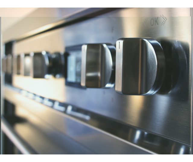 Ontdek het strakke design van deze Steel Mistral in 100 cm. breed met rvs knoppen