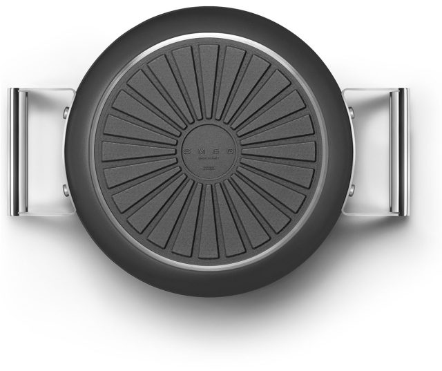 De CSF2412BLM braadpan is geschikt voor koken op gas, keramisch of inductie