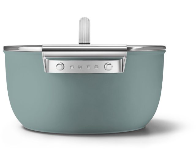 De CSF2412EGM heeft een fraai design door de combinatie van mat groen met chromen details