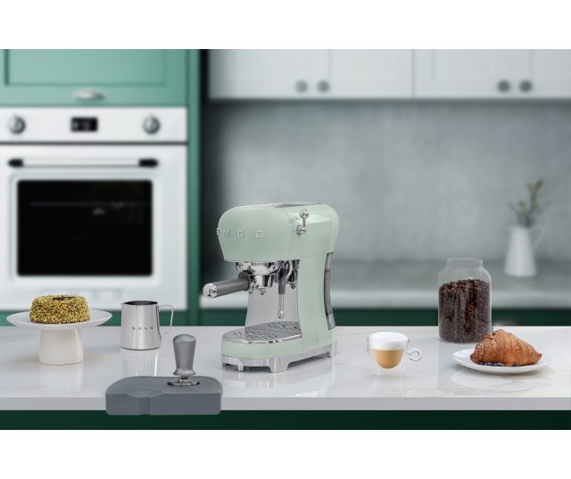 Smeg ECF02PGEU espressomachine / koffiemachine - watergroen