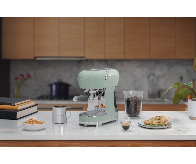 Smeg ECF02PGEU espressomachine / koffiemachine - watergroen