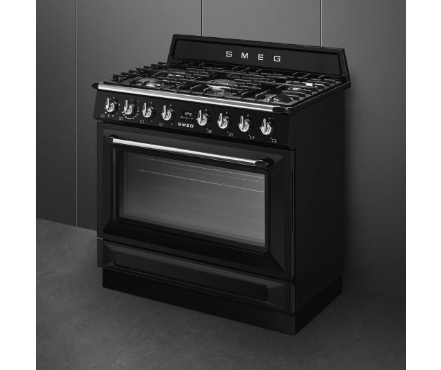 Vrijstaand zwart SMEG fornuis TR90GMBLNL met gas kookplaat en oven