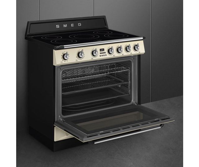 Zijkant SMEG TR90IMP inductie fornuis crème met gelakt materiaal