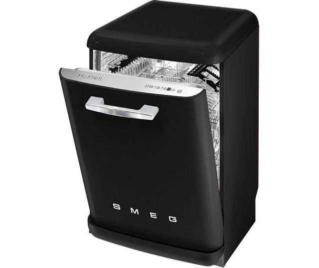 Het bedieningspaneel van de Smeg Smeg BLV2NE2 bevindt zich bovenop de deur