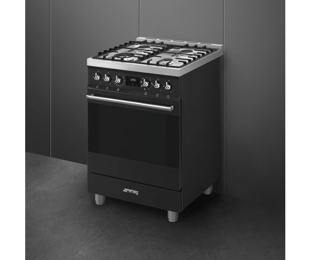 Het strakke design van de Smeg C6GMMBNLK2 wodt versterkt door de combinatie van mat zwart met rvs accenten