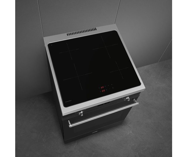 Mat zwart Smeg inductiefornuis 60 cm breed met 4 inductiepitten