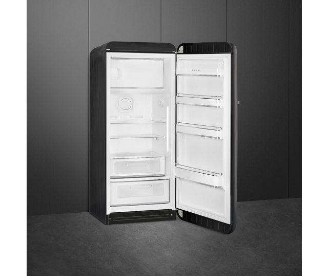 Het interieur van de Smeg FAB28RDBB5 koelkast