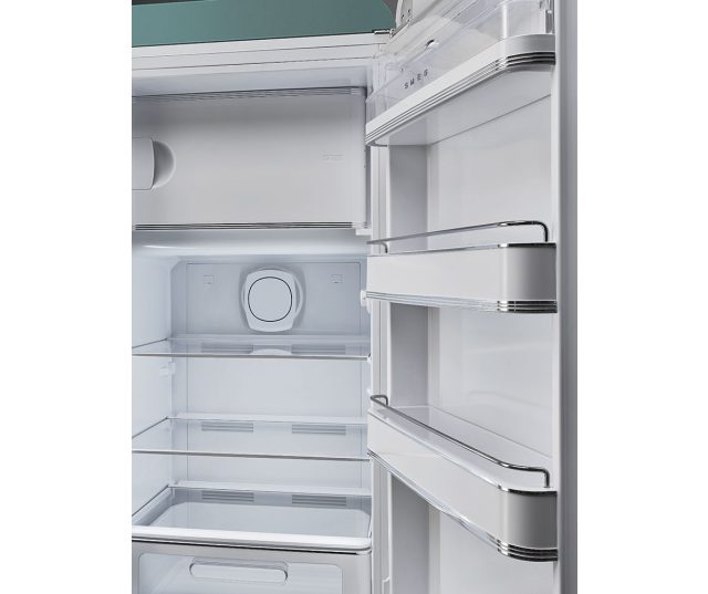 De ruime luxe afgewerkte deurbakken van de Smeg FAB28RDEG5 koelkast groen