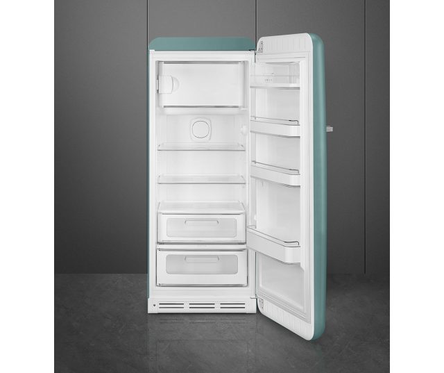 Het interieur van de Smeg FAB28RDEG5 koelkast groen