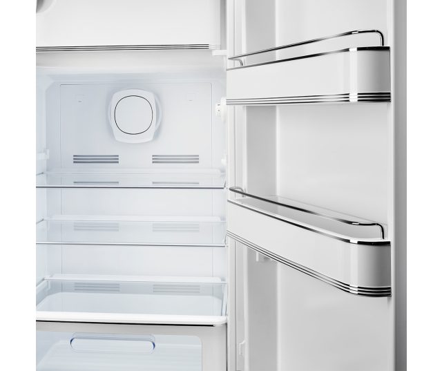 Onder het vriesvak van de Smeg FAB28RDMC5 koelkast Multicolor bevindt zich het ruime koeldeel