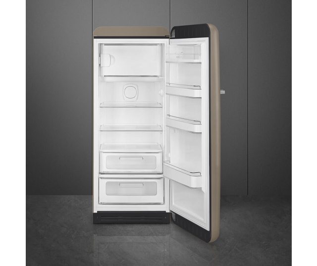 het interieur van de Smeg FAB28RDTP5 koelkast
