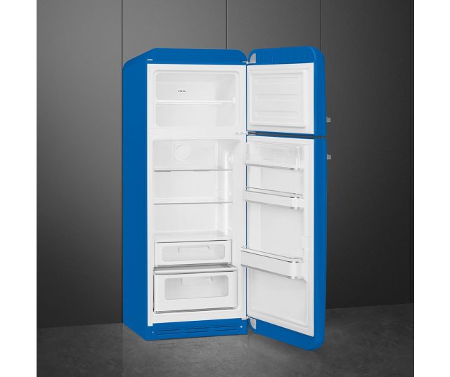 De Smeg FAB30RBE5 is uitgevoerd met een vriesvak van 72 liter aan de bovenzijde.