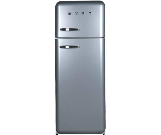 De Smeg FAB30RX1 is uitgevoerd met een apart vriesvak boven