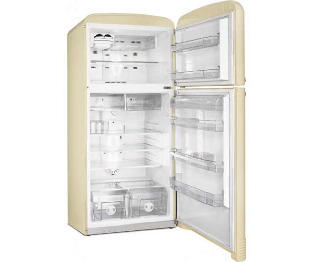 Het koelgedeelte aan de onderzijde van de Smeg FAB50P is zeer ruim en heeft een luxe interieur.