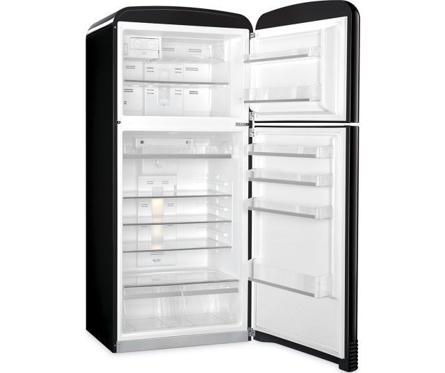 De Smeg FAB50RBL5 koelkast zwart heeft een inhoud van 412 liter