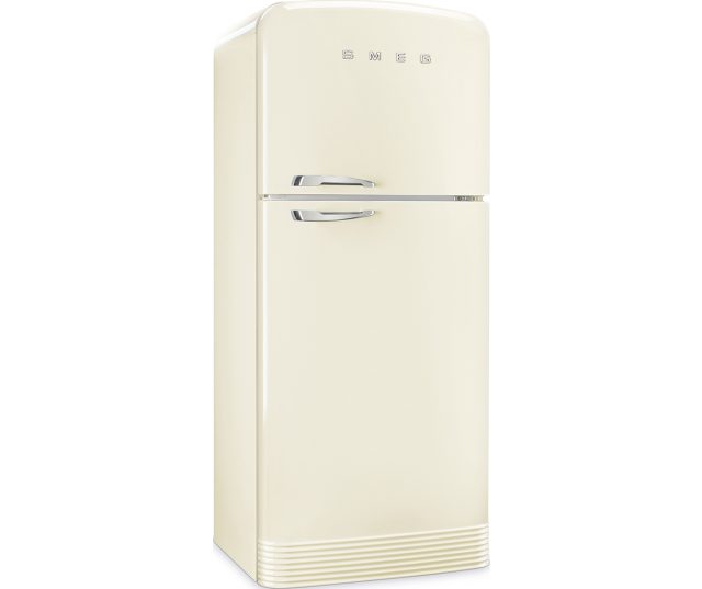 De Smeg FAB50RCR5 koelkast crème is door de ronde hoeken en chromen details een echte retrokast