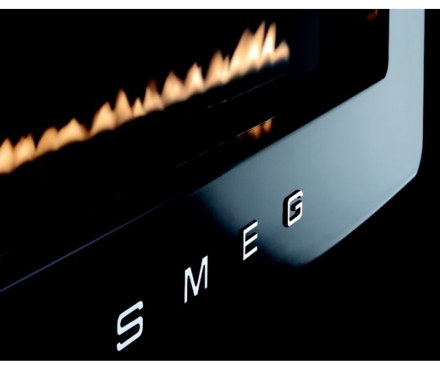 De Smeg L30FABBL beschikt over de kenmerkende retro jaren 50 stijl kenmerken