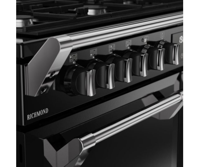 Bedieningspaneel met draaiknoppen en digitale klok – Richmond 110 DF fornuis