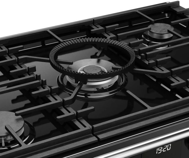 Detail van 5-pits gaskookplaat met 4 kW PowerWok van Stoves Richmond