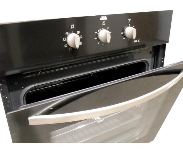 Eenvoudige bediening met behulp van drie knoppen voor het instellen van de temperatuur, functie en timer.