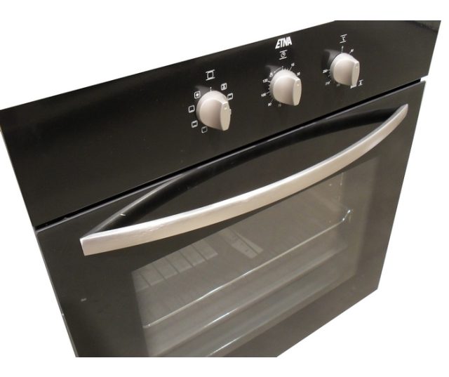 Zeer scherp geprijsde inbouw oven met een fraai design en goede kwaliteit