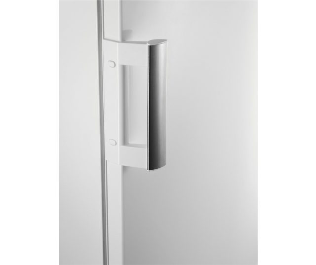 De deurgreep van de Aeg S91440TSW0 heeft een fraai afgewerkt zilver metallic detail