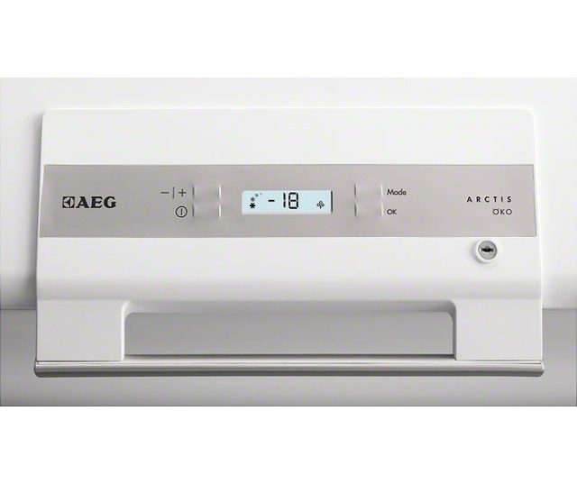 Het bedieningspaneel van de Aeg A82700HLW0 vrieskist wit