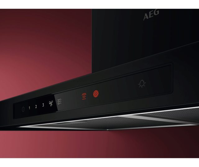 AEG DKB6971HB afzuigkap detailfoto touchpaneel met snelheidsstanden vetfilterindicator en verlichtingsknop