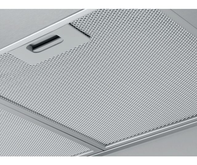 AEG DKE5950M metalenfilter detail met handvat opengewerkt patroon
