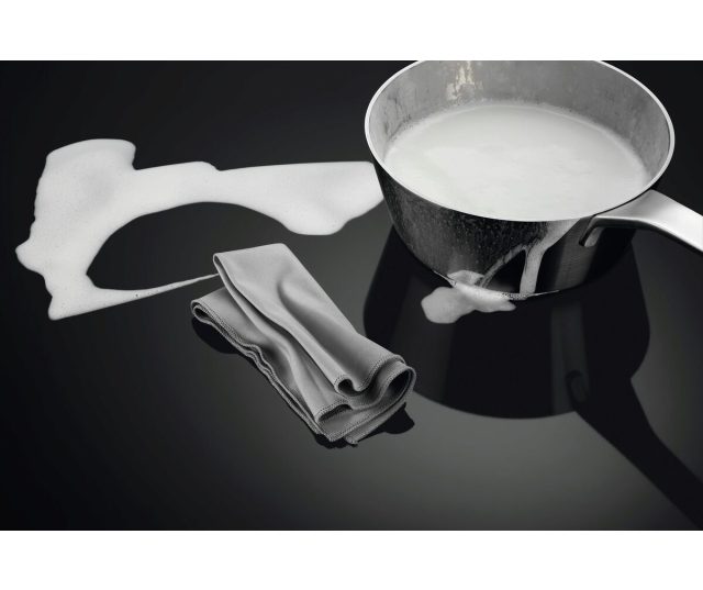AEG NCH84B01AB reinigingsaccessoires schuim, doek en pan voor onderhoud