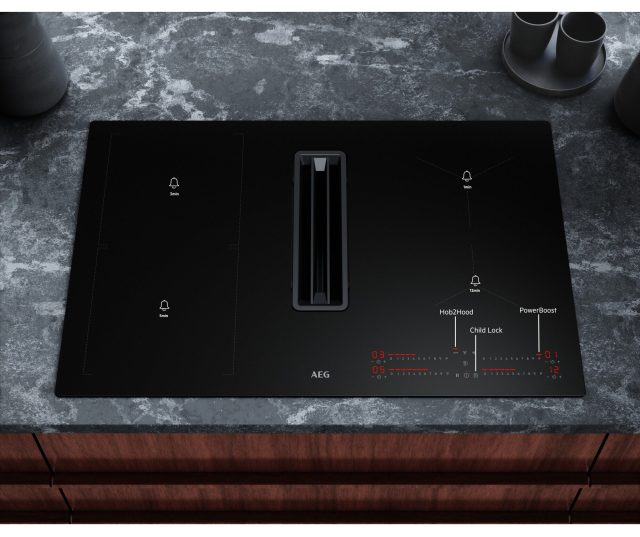 AEG NCH84B01AB aansluitdetail met Hob2Hood, PowerBoost en kinderveiligheid aangegeven