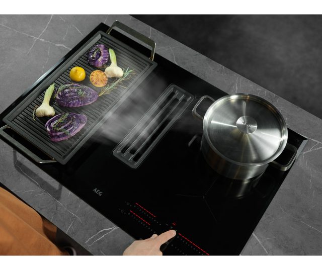 AEG NCH84B01AB Auto-modus display scherm met symbolen en grillpan links