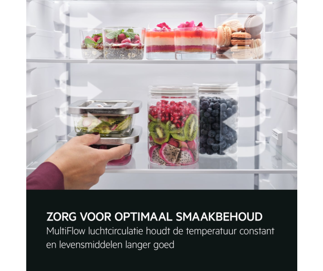 AEG ORC6M301DV interieur koelgedeelte close-up met glazen schappen en verse producten in potten en bakjes