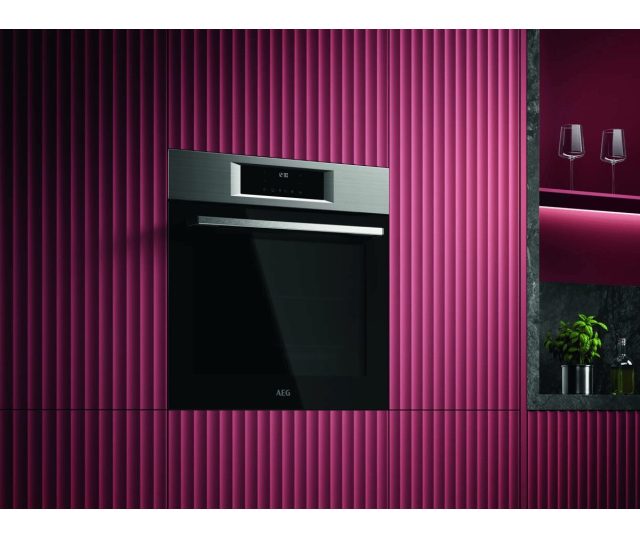 AEG OU5AB40PM compacte oven interieur bovenaanzicht met verwarmingselement en bodem